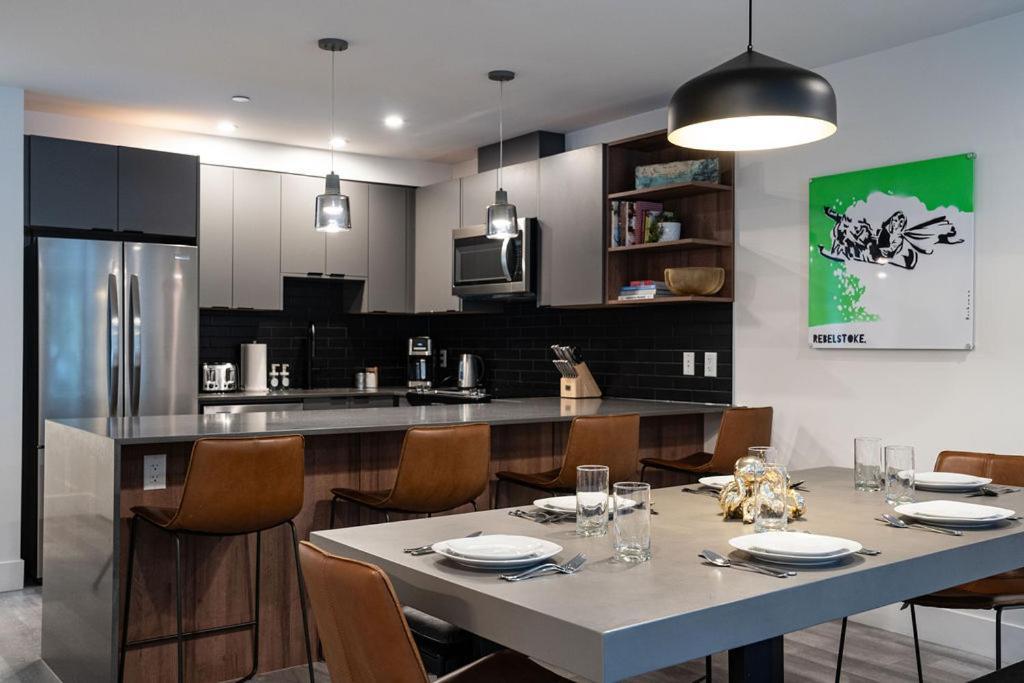Apartamento Revel In The Stoke By Revelstoke Vacations Exterior foto